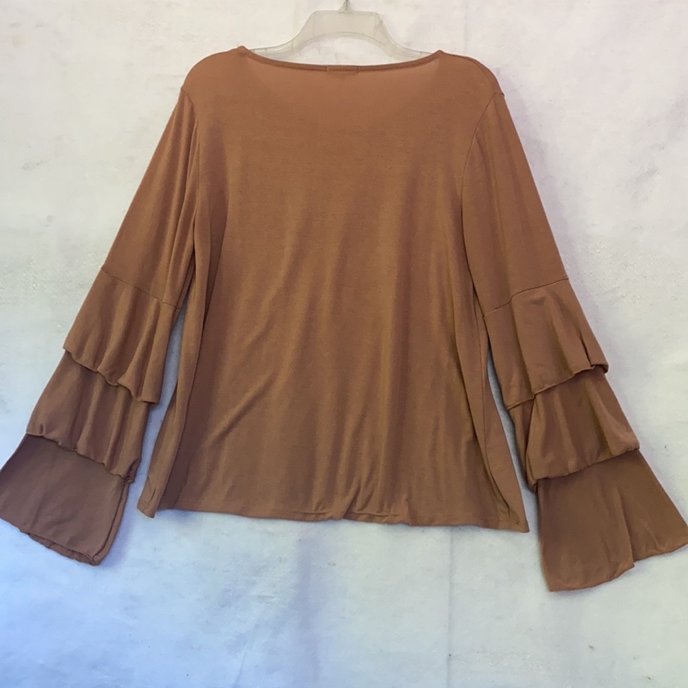 Blushing Heart Long Calypso Sleeve Top - Picture 4 of 8